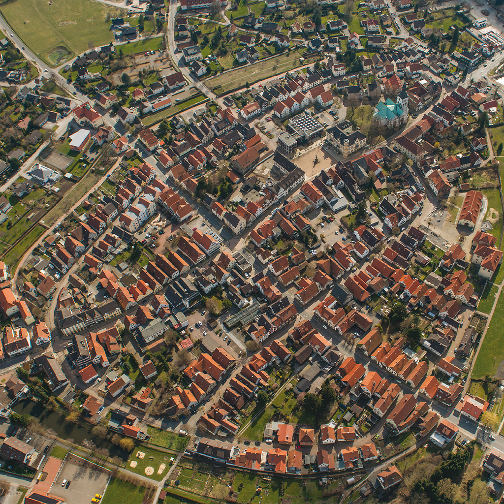 Eine Luftaufnahme des historischen Stadtkerns von Horn